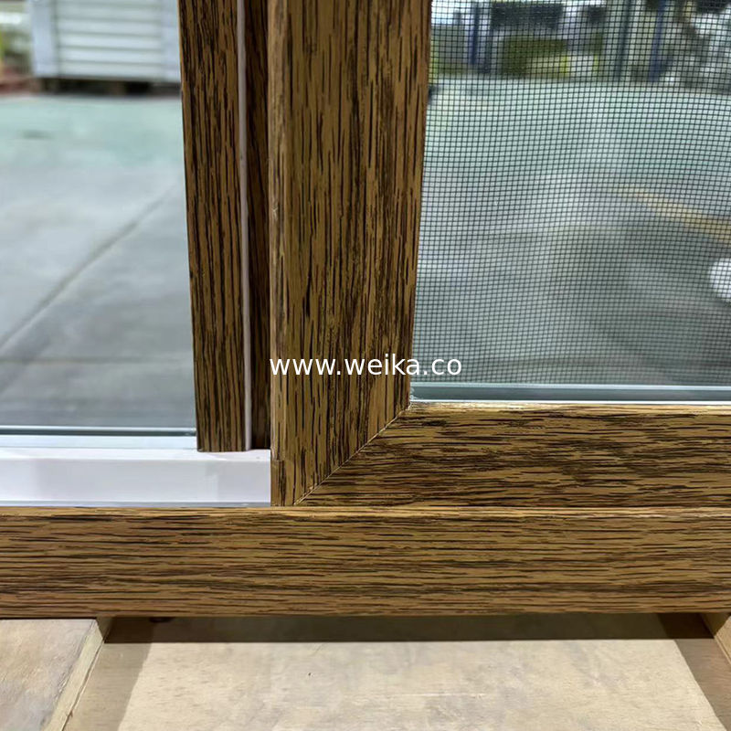 Συρόμενα Παράθυρα UPVC Woodgrain / Δίχρωμα Λευκά Προσαρμόσιμα Χρώματα & Μεγέθη Ενσωματωμένη Σίτα OEM Κατασκευαστής