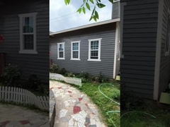 WEIKA 82 uPVC μονό κρεμασμένα παράθυρα εγκατεστημένα σε ηλιόλουστη καμπίνα